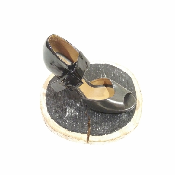 High Heels - Picture 5 of 6